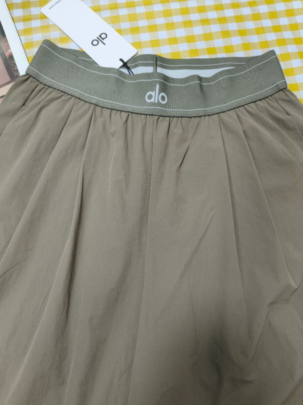 Alo Yoga Premium🧶Olive Pants - Suitable for all age (Regular Limited)✅ - Picture 5 of 5